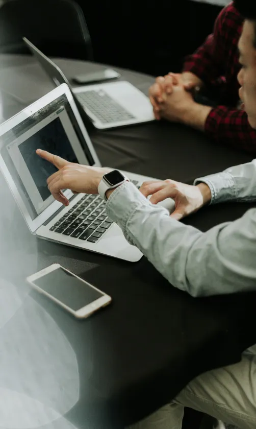 Über-Uns-Hero-Laptop